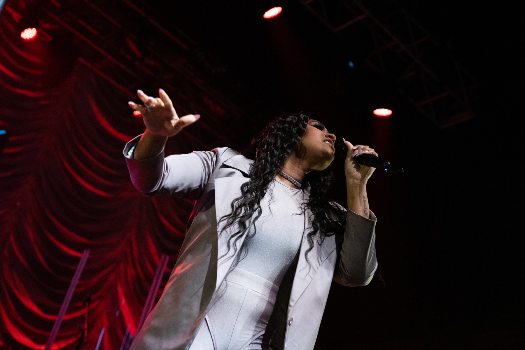 Jazmine Sullivan Wows Boston on Heaux Tales Tour Cut It Out Magazine